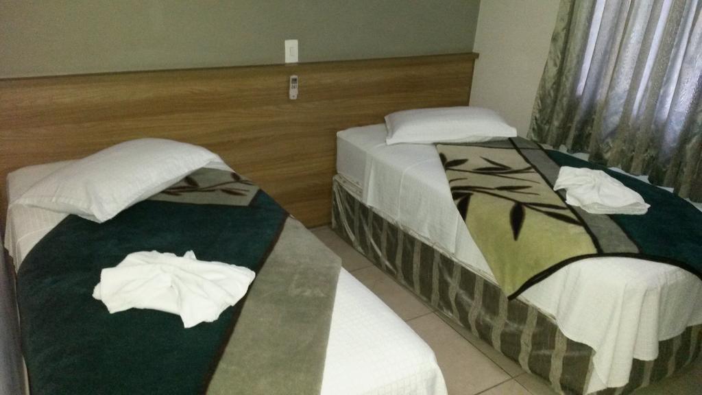Sokulski Flat Hotel E Restaurante Araucária Szoba fotó